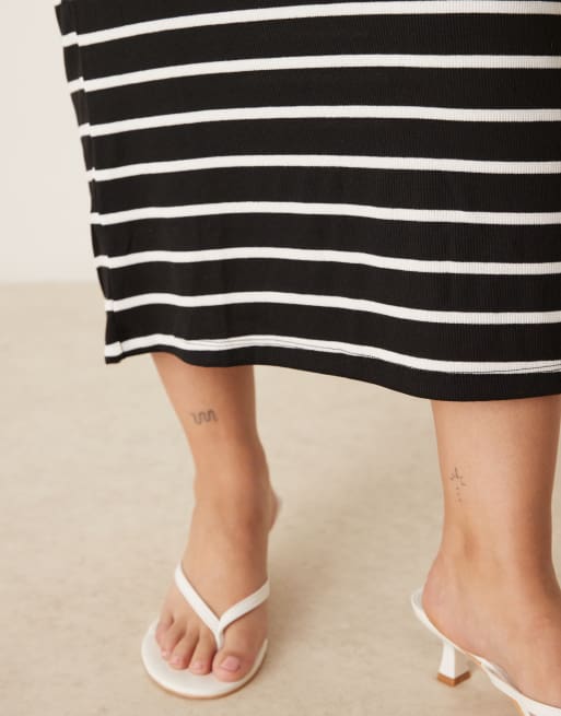 ASOS DESIGN Curve - Vestito midi senza maniche anni '90 strutturato a coste bianco e nero a righe, 3 di 4