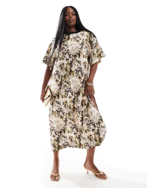 ASOS DESIGN Curve - Vestito t-shirt midi oversize in raso con stampa pitonata