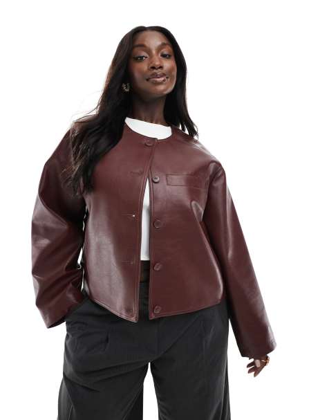 ASOS DESIGN Curve – Vinröd, kraglös jacka i läderimitation - view 1