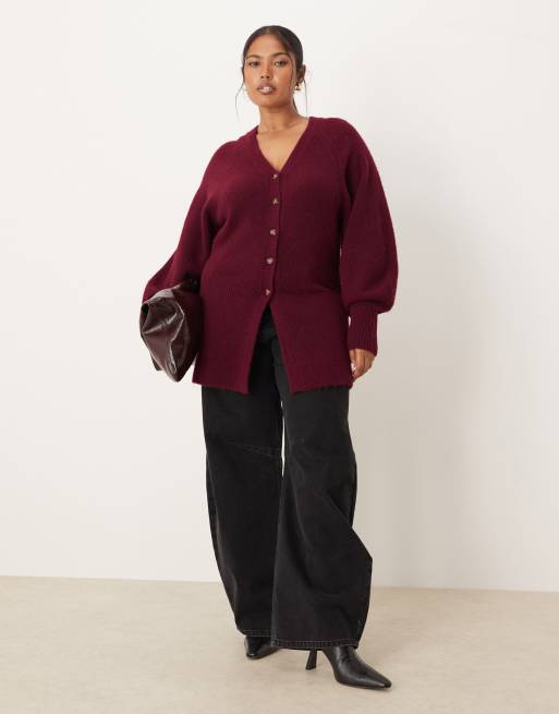ASOS DESIGN Curve – Vinröd, v-ringad kofta i lång modell, fluffigt garn och midjedetalj, 2 av 4