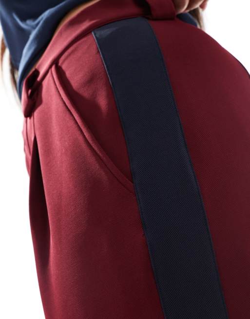 ASOS DESIGN Curve – Vinröda byxor med vida ben och kontrasterande panel, 3 av 5