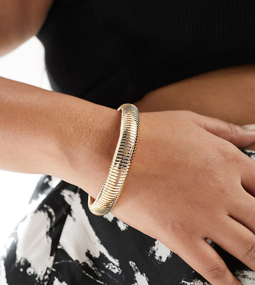 ASOS DESIGN Curve vintage look bangle with stretch design in gold tone