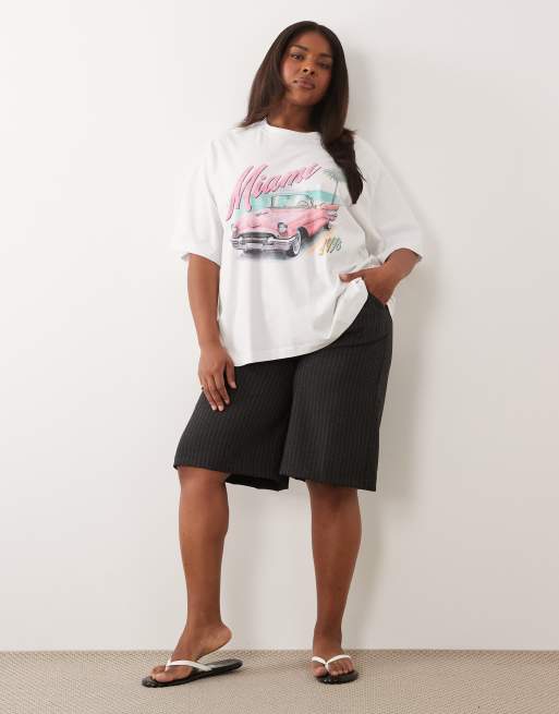 ASOS DESIGN Curve – Vit t-shirt i oversized fit med rosa biltryck i vintagestil , 4 av 4