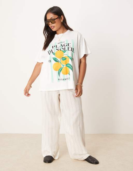 ASOS DESIGN Curve – Vit t-shirt med regular fit och apelsintryck, 2 av 4