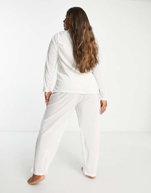 ASOS DESIGN Curve – Vitt plisserat mysset med skjorta och byxor, 2 av 4