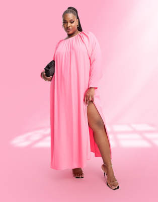 ASOS DESIGN Curve - Wadenlanges Kleid aus gewaschenem Satin in Neonrosa mit voluminösen Ärmeln