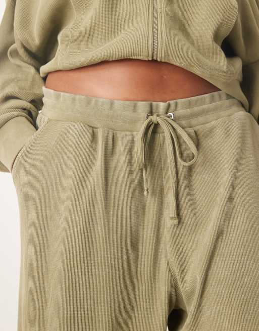 ASOS DESIGN Curve waffle paperbag waist jogger in khaki, 2 of 5
