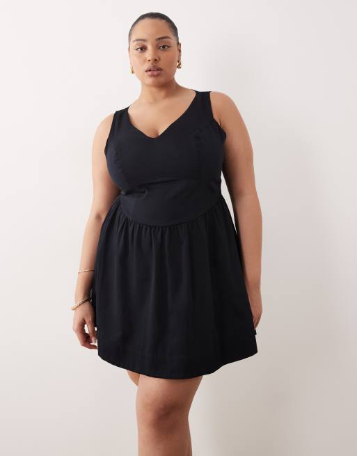 ASOS DESIGN Curve waisted v-neck mini sundress with seaming details in black , 3 of 4