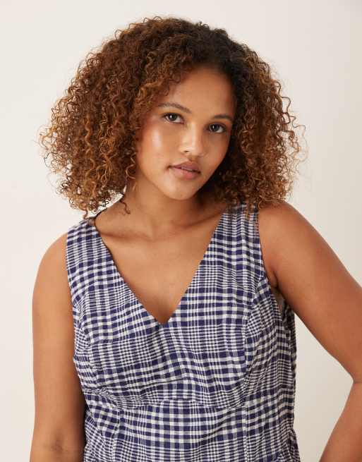 ASOS DESIGN Curve waisted v-neck mini sundress with seaming details in navy gingham , 2 of 4