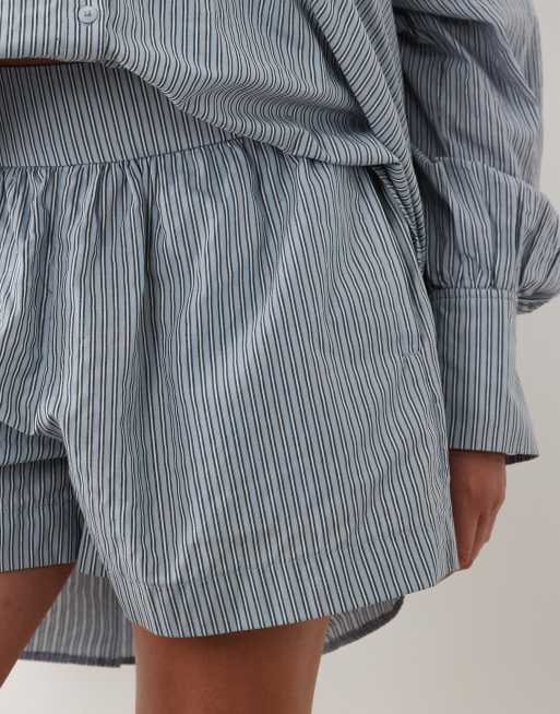 ASOS DESIGN Curve – Wciągane niebieskie szorty w paski, 3 z 5