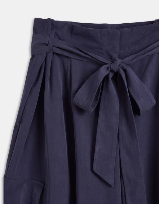 ASOS DESIGN Curve – Weiche Cargo-Ballonhose in Marineblau mit Gürtel, 8 von 9