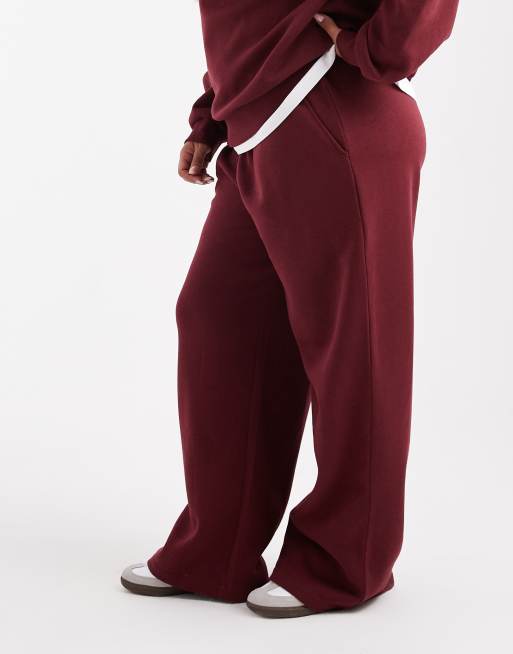 ASOS DESIGN Curve – Weit geschnittene Jogginghose in Burgunderrot mit weicher Innenseite, 3 von 5