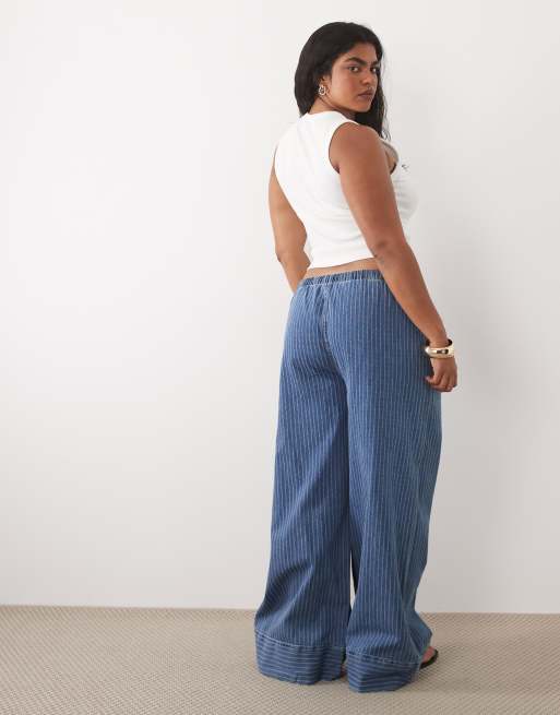ASOS DESIGN Curve – Weit geschnittene Schlupfjeans in gestreiftem Blau, 5 von 5