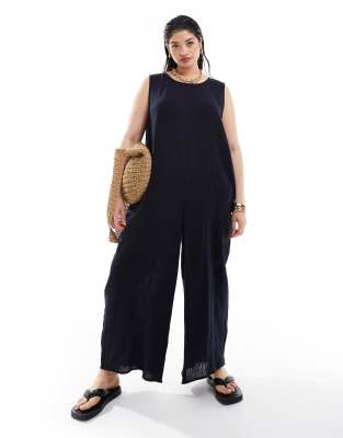 ASOS DESIGN Curve - Weiter Jumpsuit in Schwarz mit Hosenrock-Design und Rundhalsausschnitt