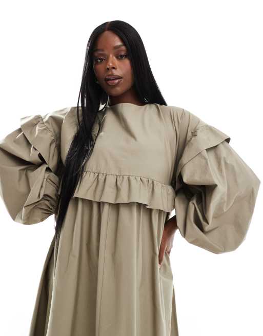 ASOS DESIGN Curve – Weites Hänger-Midikleid in der Farbe Roasted Cashew mit Rüschen und Oversize-Ärmeln, 2 von 4