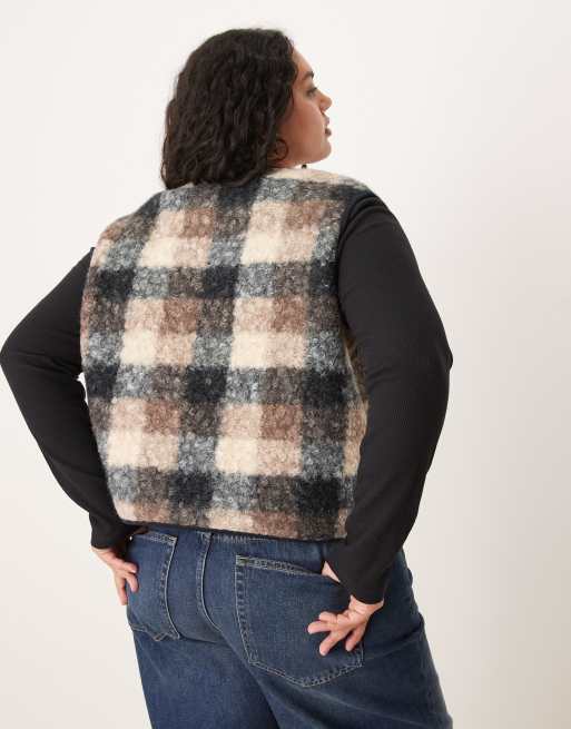 ASOS DESIGN Curve – Weste aus Teddyfleece mit Karomuster und Schleifen, 4 von 4