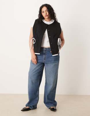 ASOS DESIGN Curve - Weste in Schwarz mit gestepptem Kontrastband und Tasche mit Schleife