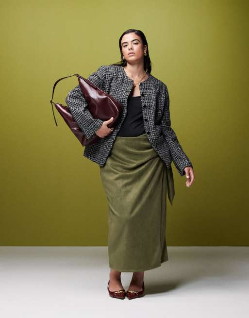 ASOS DESIGN Curve – Wiązana w talii kopertowa spódnica maxi z imitacji zamszu w kolorze khaki