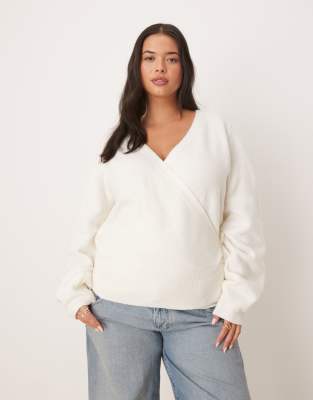 ASOS DESIGN Curve - Wickel-Strickjacke in Cremeweiß