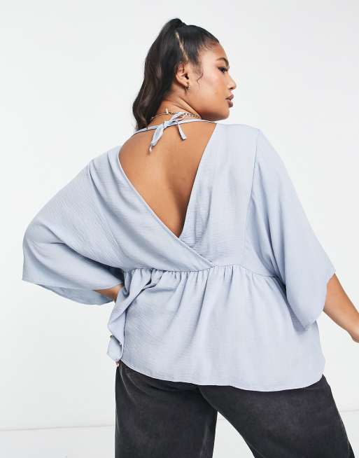ASOS DESIGN Curve – Wickeloberteil in Hellblau mit Flügelärmeln und Schößchensaum, 4 von 4