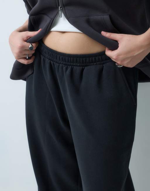 ASOS DESIGN Curve wide leg brushback jogger in black, 3 of 5