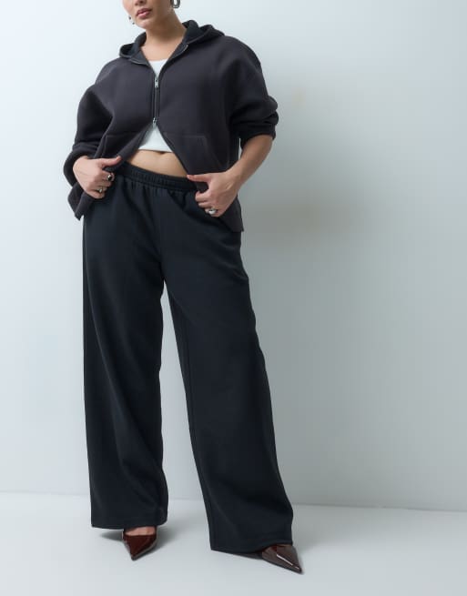 ASOS DESIGN Curve wide leg brushback trackies in black, 2 of 5