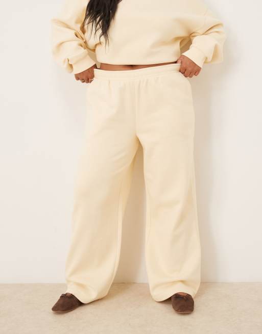 ASOS DESIGN Curve wide leg brushback trackies in buttemilk, 2 of 5