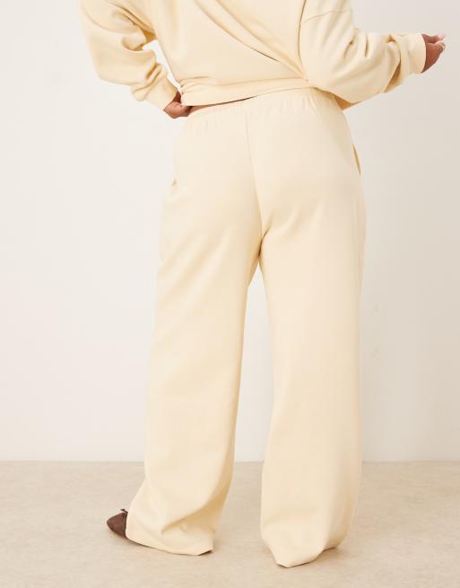 ASOS DESIGN Curve wide leg brushback trackies in buttemilk, 4 of 5