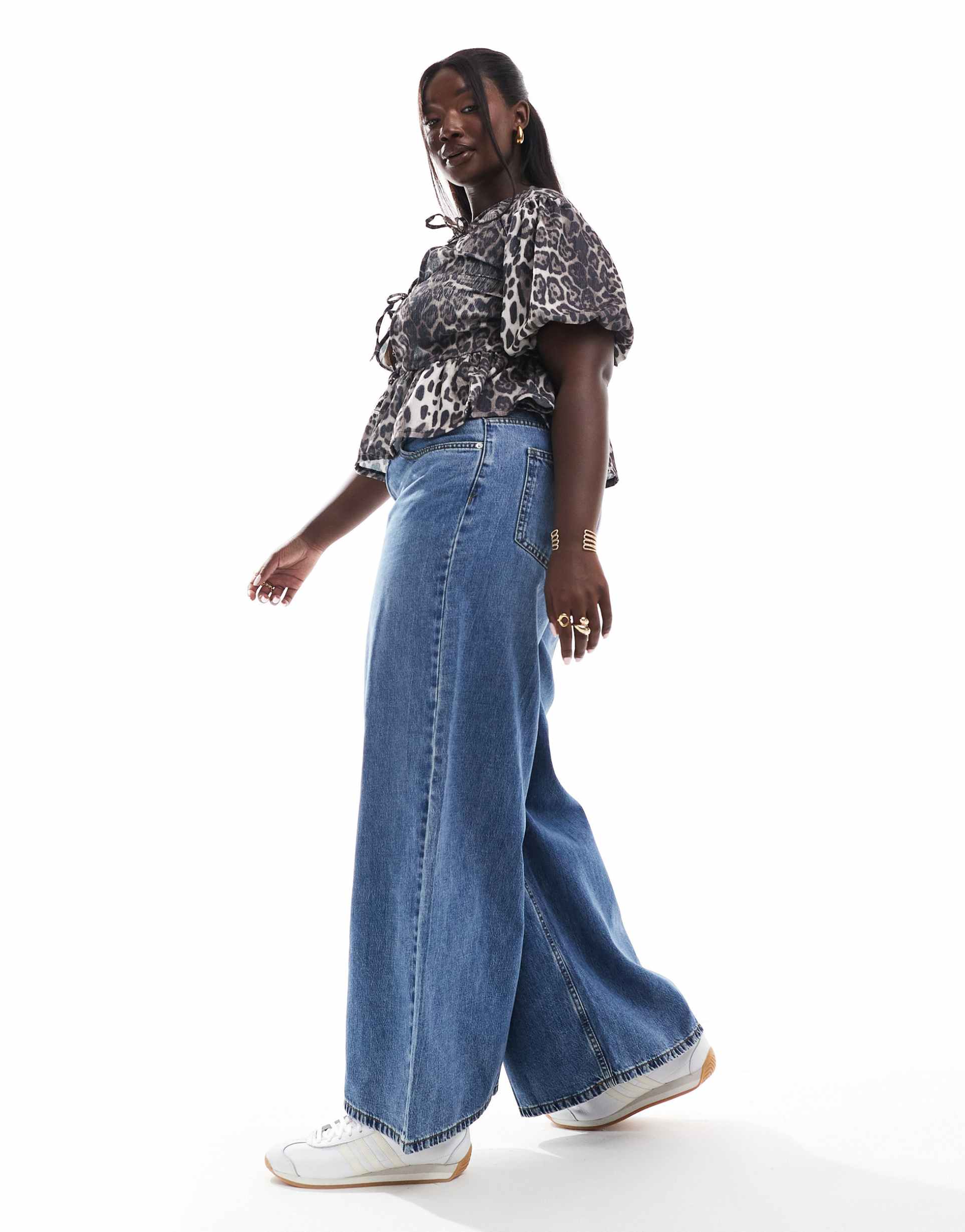 asos design curve wide leg jeans in mid blue