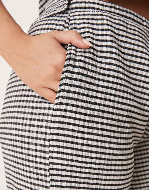 ASOS DESIGN Curve wide leg pants in mono gingham (part of a set), 3 of 5