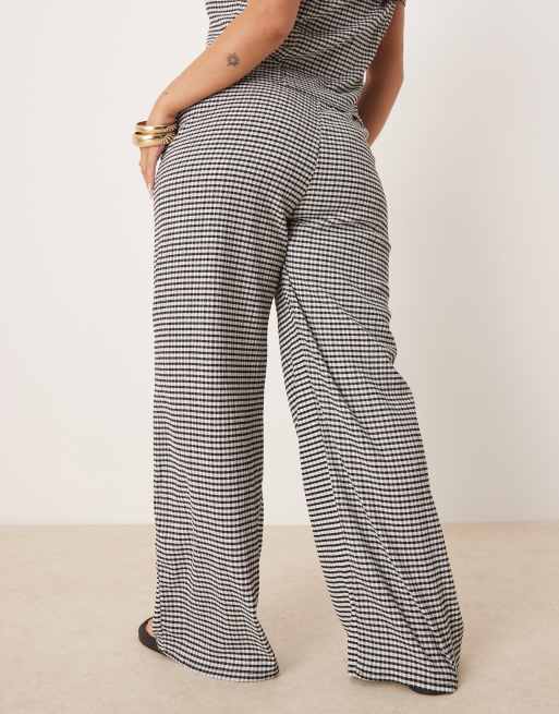 ASOS DESIGN Curve wide leg trouser co-ord in mono gingham, 2 of 5