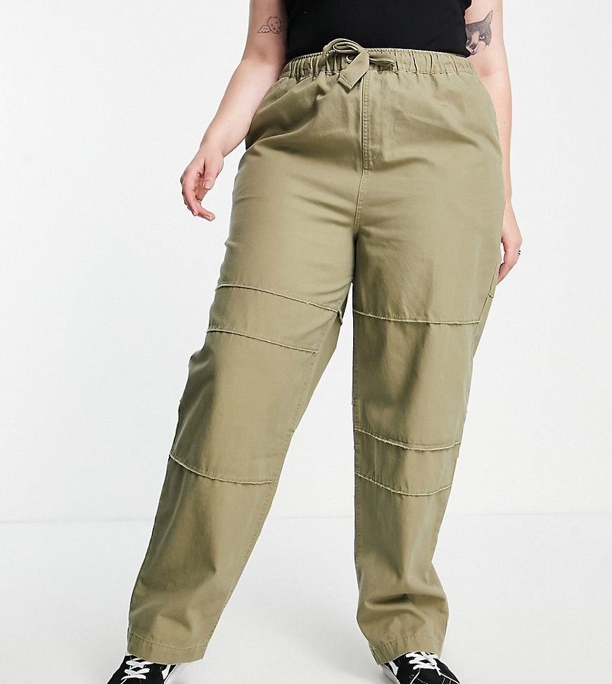 ASOS DESIGN Curve wide leg workwear cargo pants with seam detail in khaki-Green