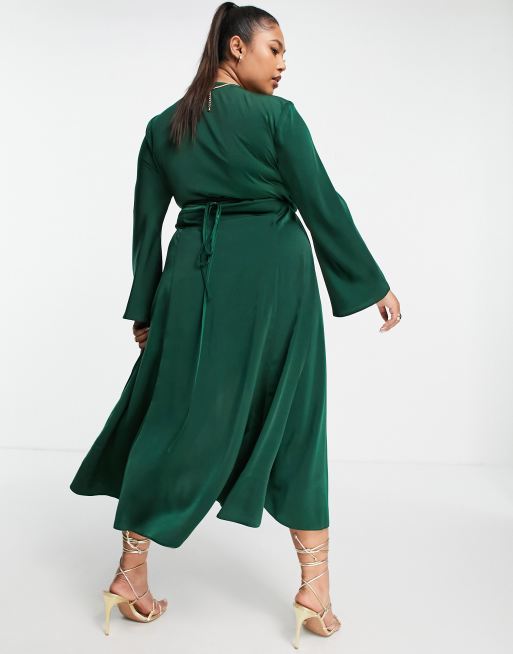 ASOS DESIGN Curve - Wikkeljurk van schuin gesneden satijn met gestrikte taille in bosgroen, 3 van 4