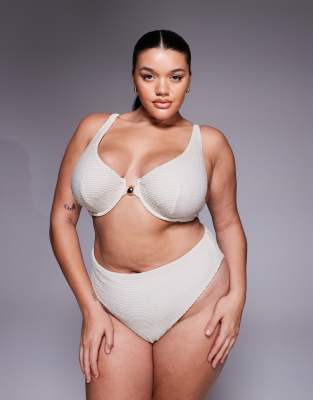 ASOS DESIGN Curve - Winter Marina del Rey - Bikinioberteil in Metallic-Cremeweiß mit Bügel, hohem Trägeransatz, Knittero...