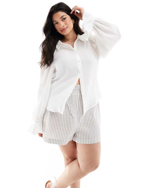 ASOS DESIGN Curve - Zacht overhemd met volumineuze mouwen en ruches aan de manchetten in ivoorwit