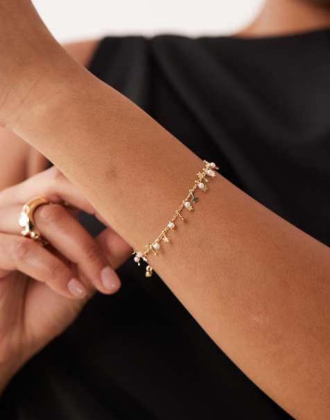 ASOS DESIGN Curve – Zartes, goldfarbenes Kettenarmband mit kleinen Anhängern mit Sternchen und Kunstperlen - view 1