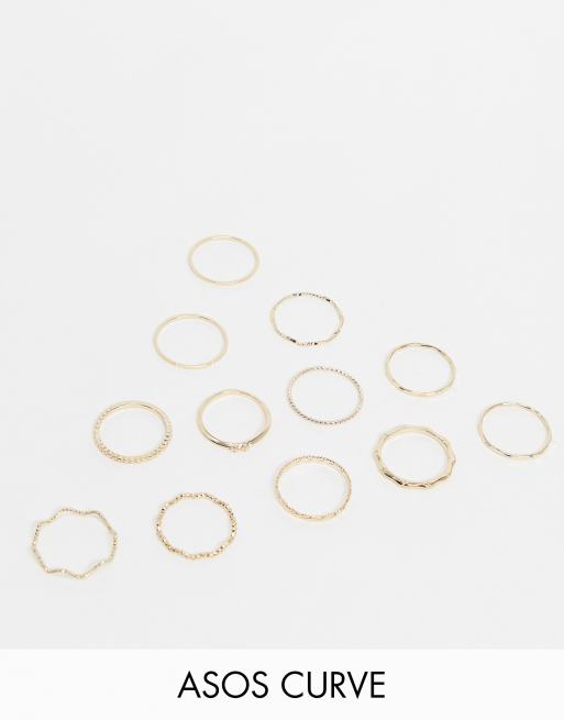 ASOS DESIGN Curve - Zestaw 12 pierścionków w złotym kolorze grawerowanych w różnym stylu i ozdobnie skręcanych