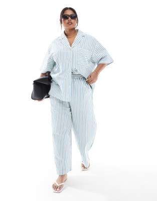 ASOS DESIGN Curve – Zestaw z kory w niebieskie paski: koszula, szorty bokserki i spodnie z baryłkowymi nogawkami - view 1