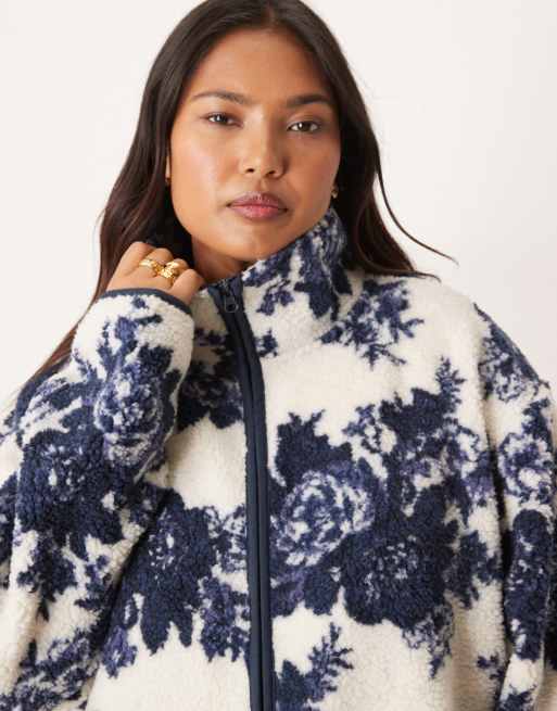 ASOS DESIGN Curve zip through borg fleece in navy and cream floral design, 4 of 4