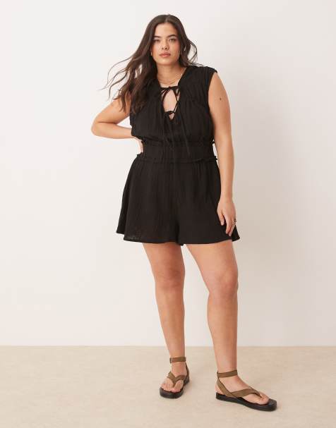 ASOS DESIGN Curve – Zweilagiger Playsuit in Schwarz mit geraffter Brustpartie - view 1