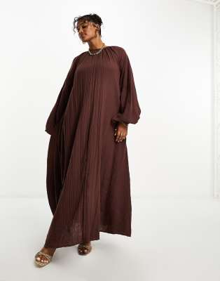 ASOS DESIGN Curve - Zweilagiges Maxikleid in Schokobraun mit Trapez-Schnitt-Brown