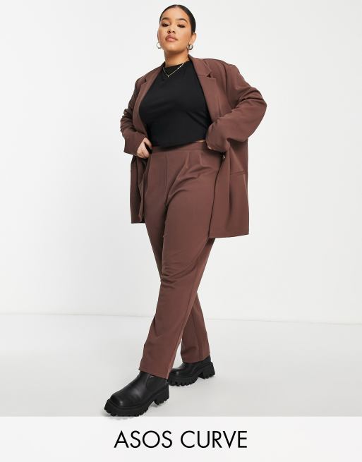 ASOS DESIGN Curve – Dżersejowy garnitur oversize w kolorze mokki, 3 z 3