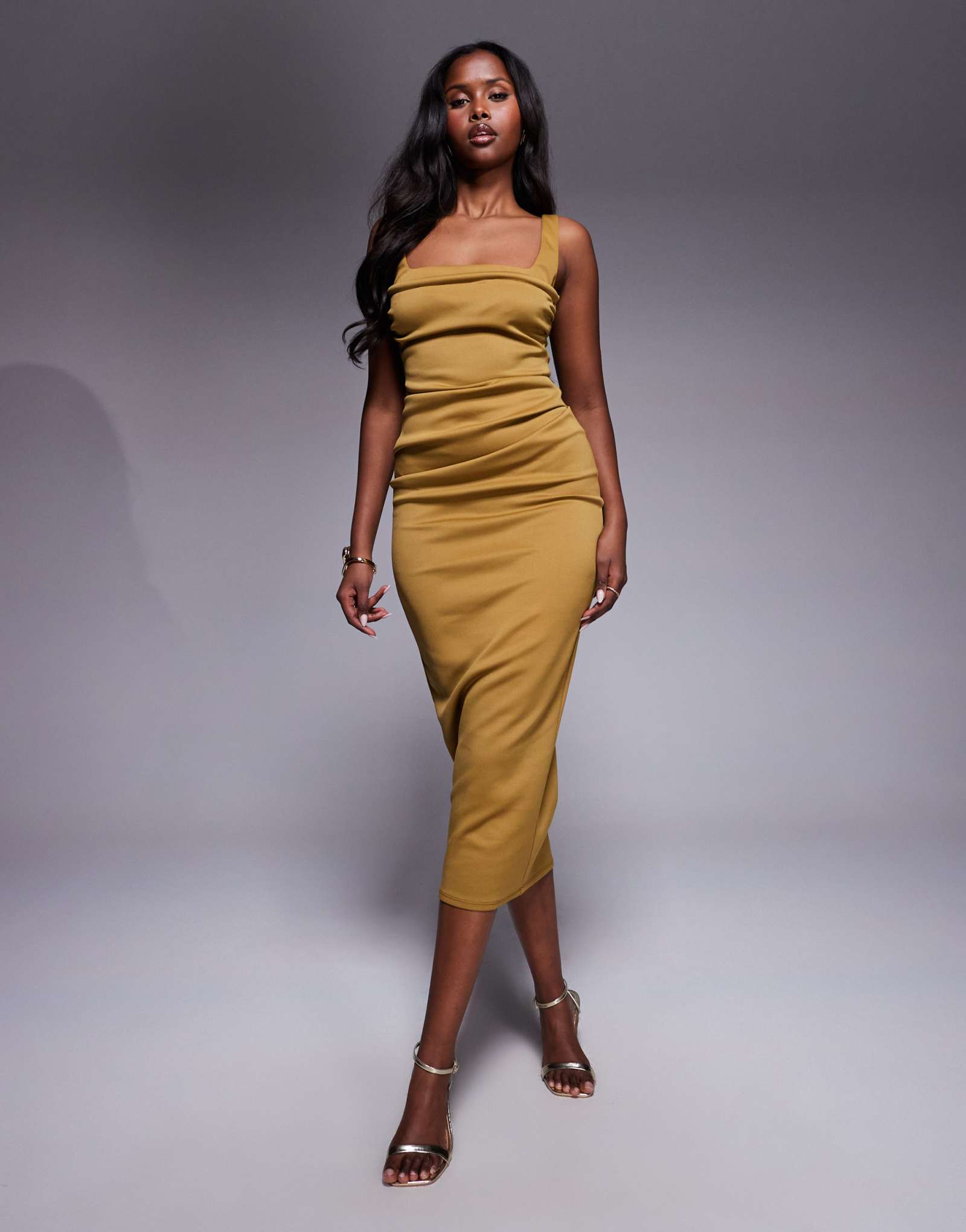 ДИЗАЙНЕРСКОЕ миди-платье ASOS с изогнутым вырезом и разрезом бронзового цвета из ткани в стиле скуба