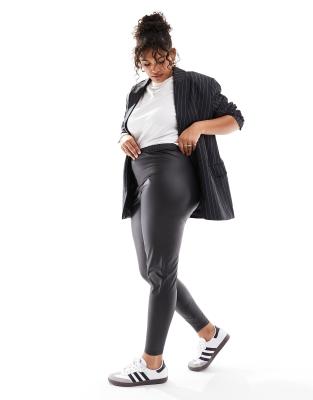 ASOS DESIGN Curve - Schwarze, kurze Leggings in Lederoptik