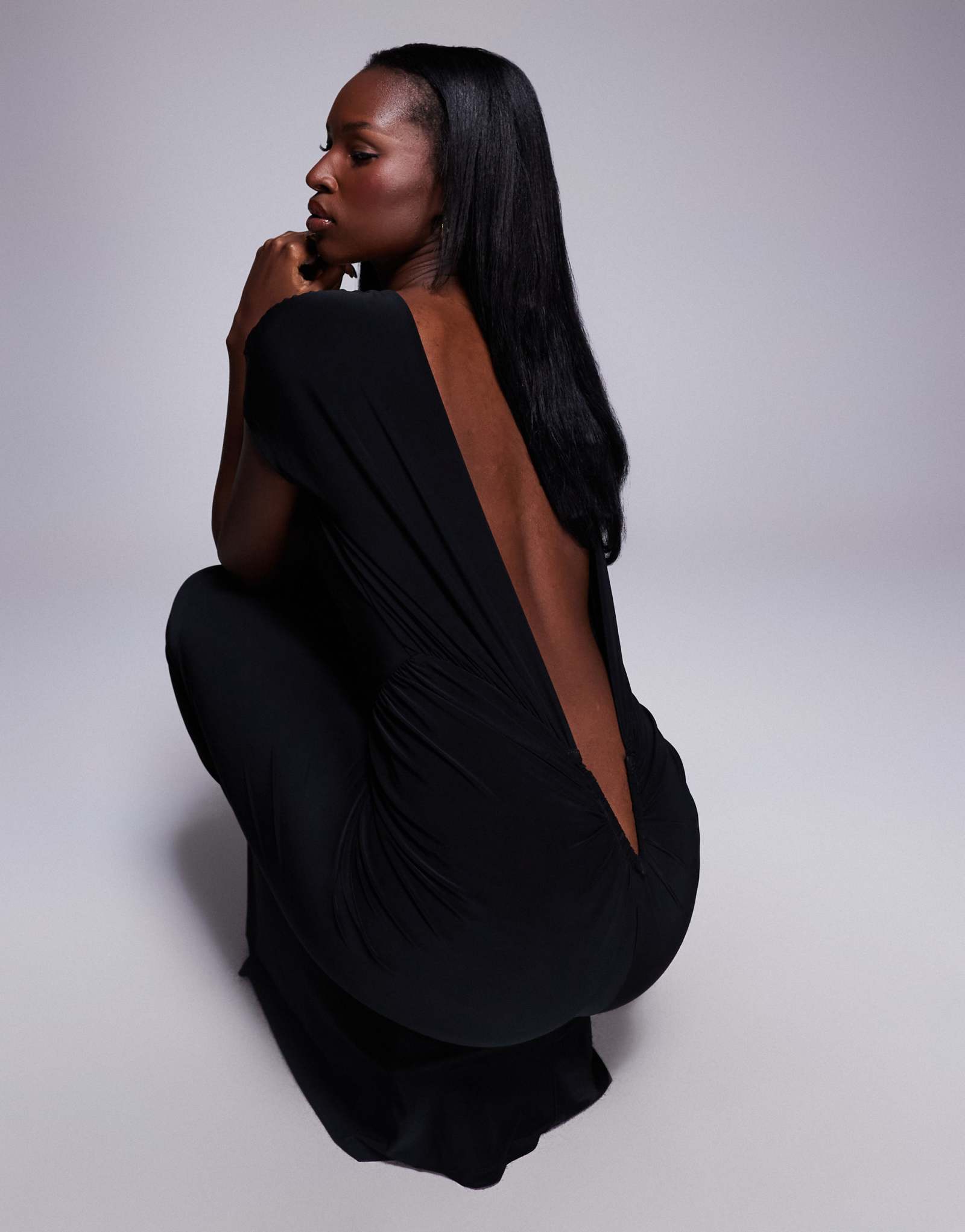 Черное миди-платье ASOS DESIGN с вырезом на спине и рюшами