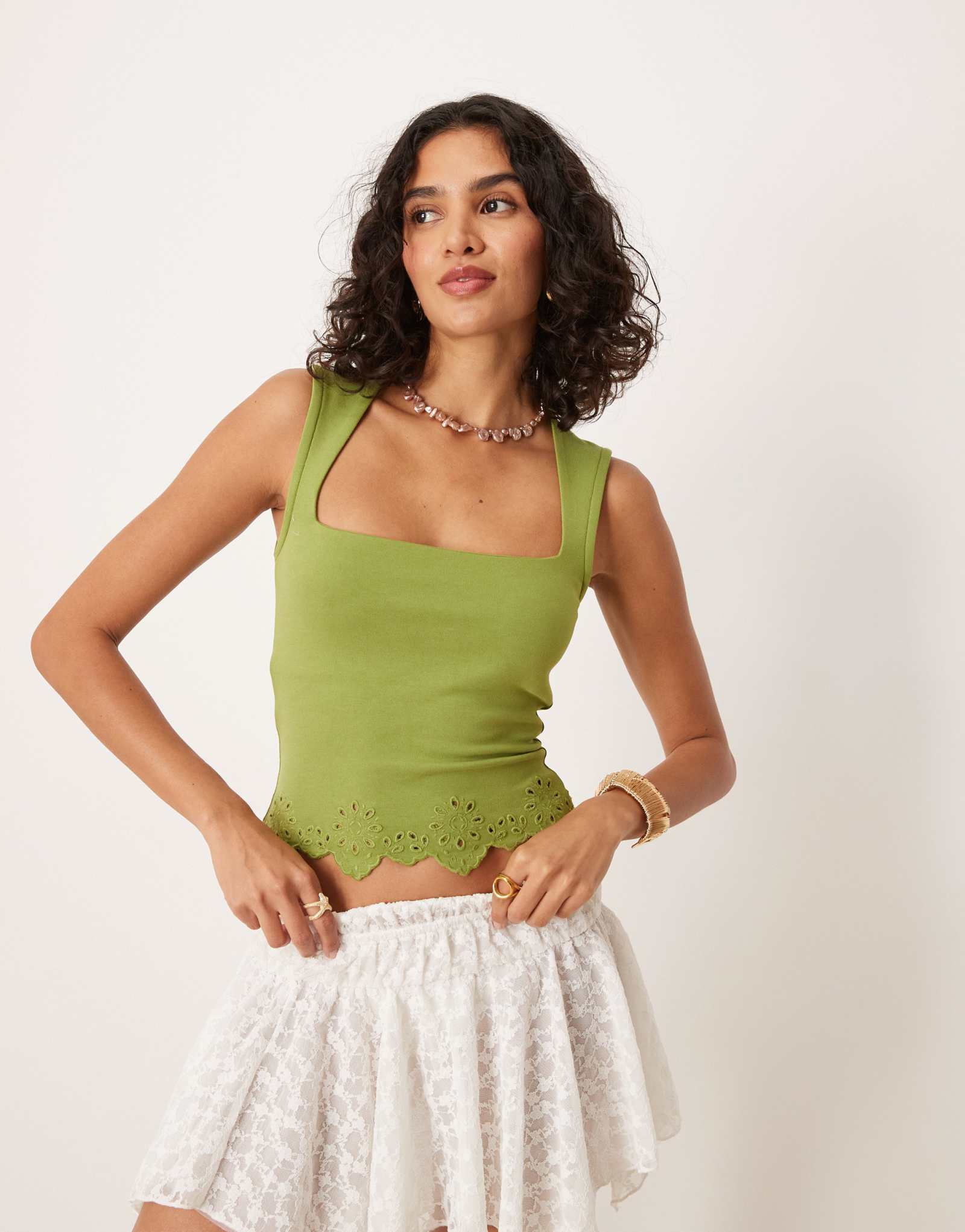 Топ на бретелях с квадратным вырезом и вышивкой по подолу от ASOS DESIGN зеленого цвета