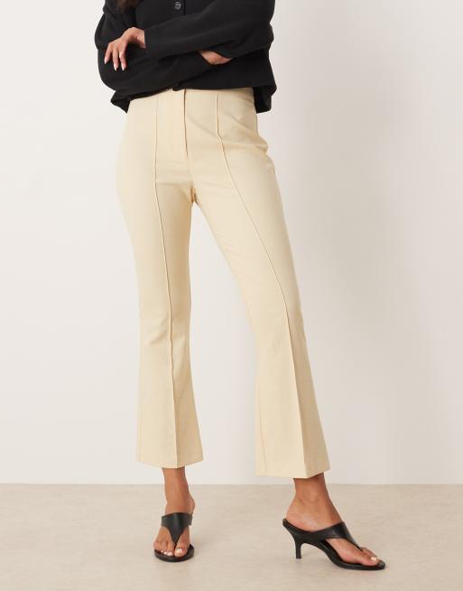ASOS DESIGN – Cytrynowe eleganckie spodnie z rozszerzanymi nogawkami, 2 z 4