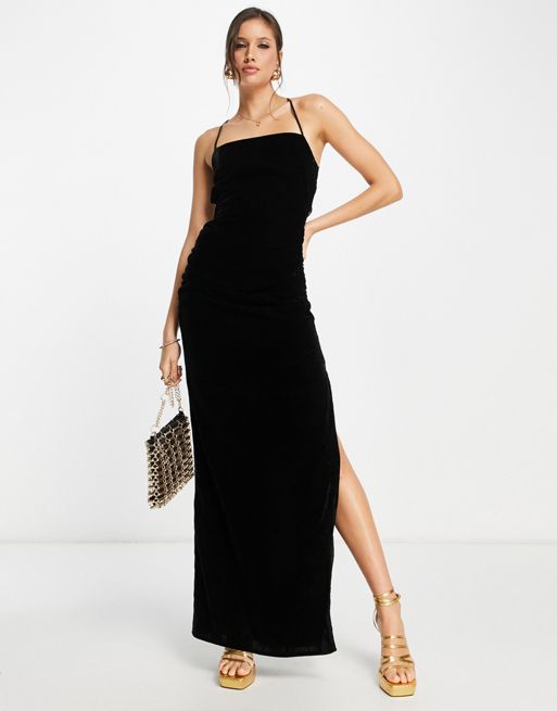 ASOS DESIGN – Czarna aksamitna sukienka maxi ze sznurowanym tyłem | ASOS