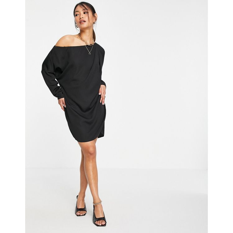 ASOS DESIGN – Czarna bardzo luźna sukienka mini o prostym kroju z odkrytymi  ramionami | ASOS