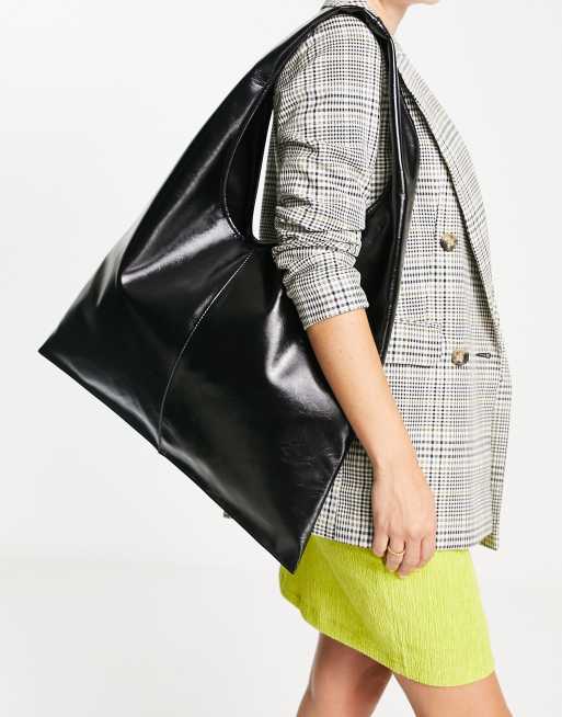 ASOS DESIGN – Czarna bardzo luźna torba typu tote z marszczonego winylu